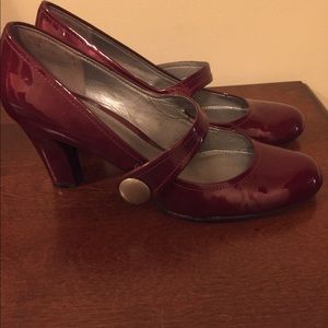 Liz Claiborne Leather upper Burgundy heels 8.5